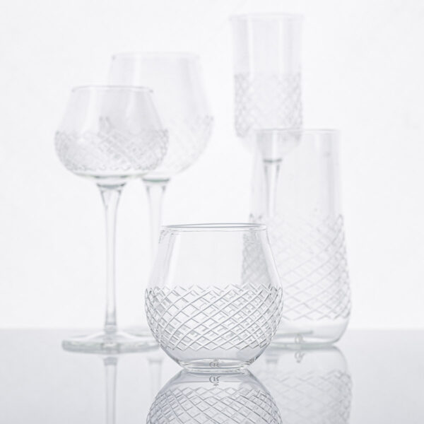 Cosmo Royale Glasserie Carat med krystalslebet diamantmønster. Champagneglas drinksglas rødvinsglas portvinsglas og vandglas.
